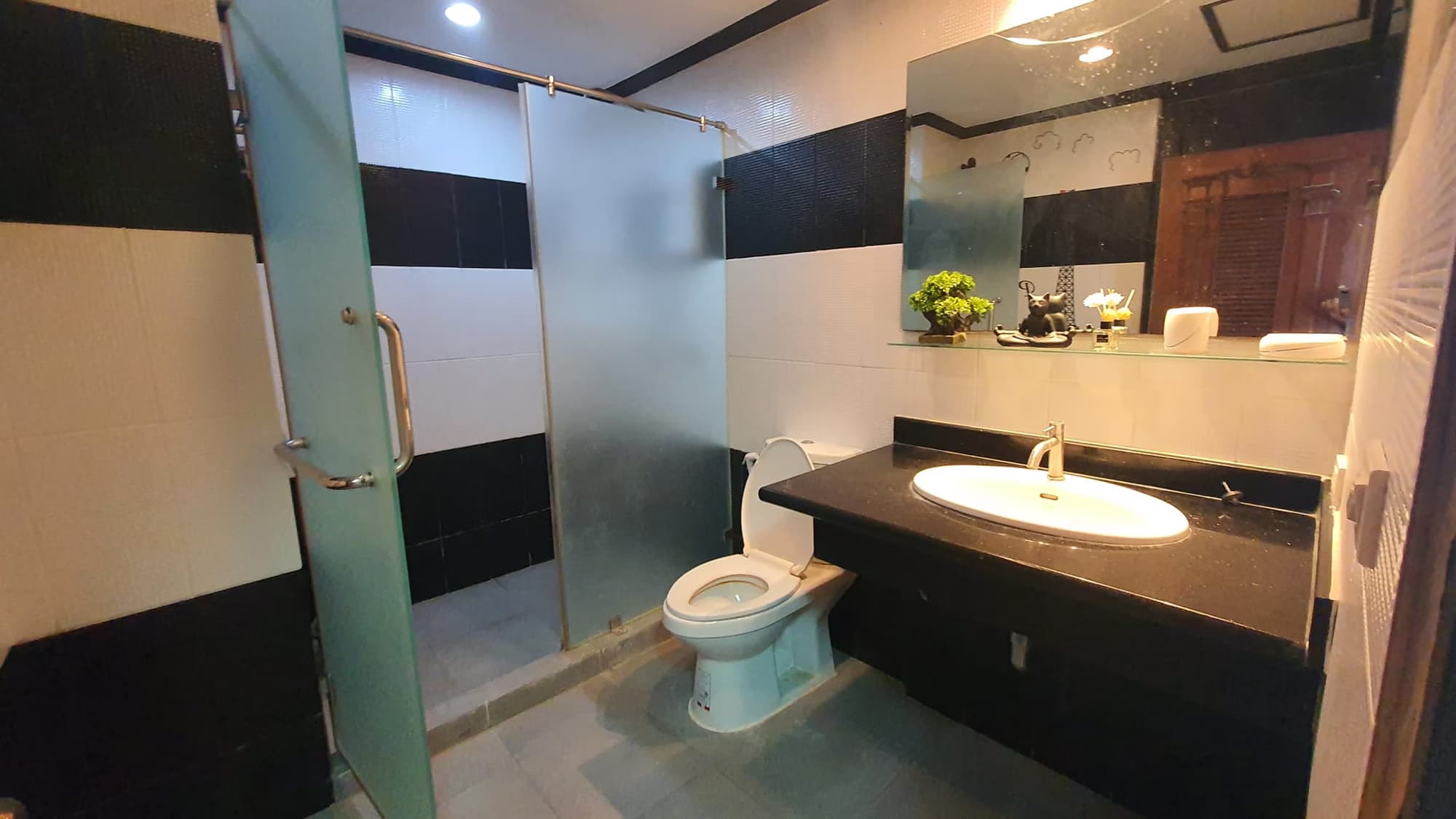 3 Bed Condo for Rent and Sale in Watthana - Image 22