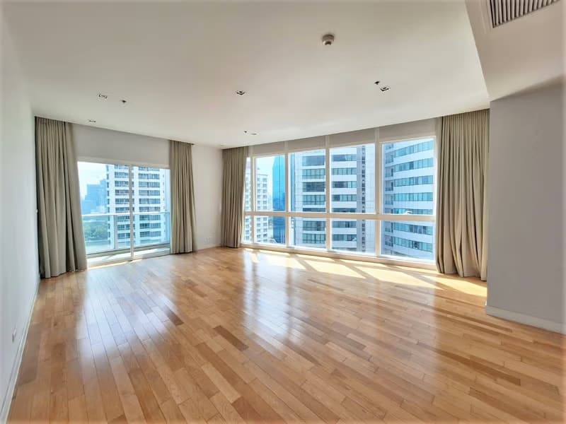 3 Bed Condo for Rent and Sale in Khlong Toei