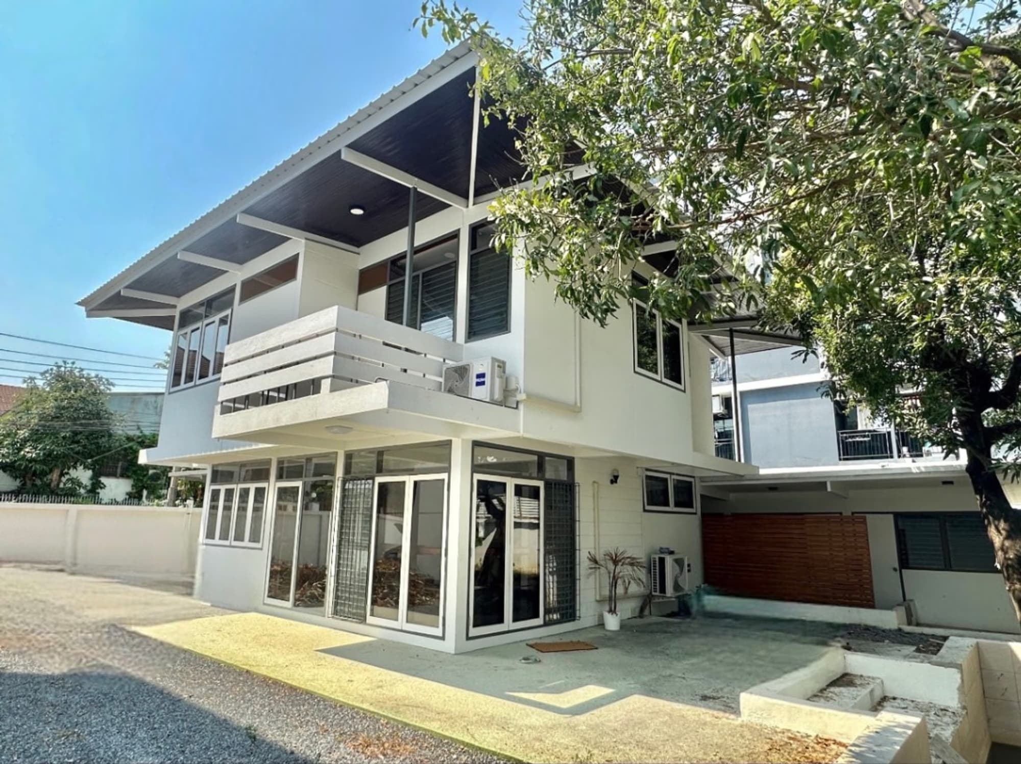 4 卧室 别墅 用于 出租 在 Phra Khanong - Image 2
