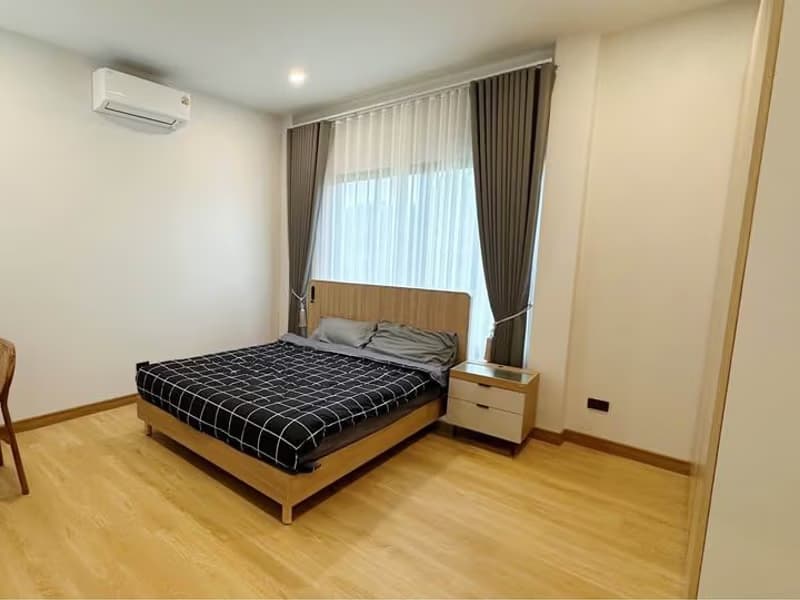 5 Bed House for Rent in Mueang Chiang Mai District