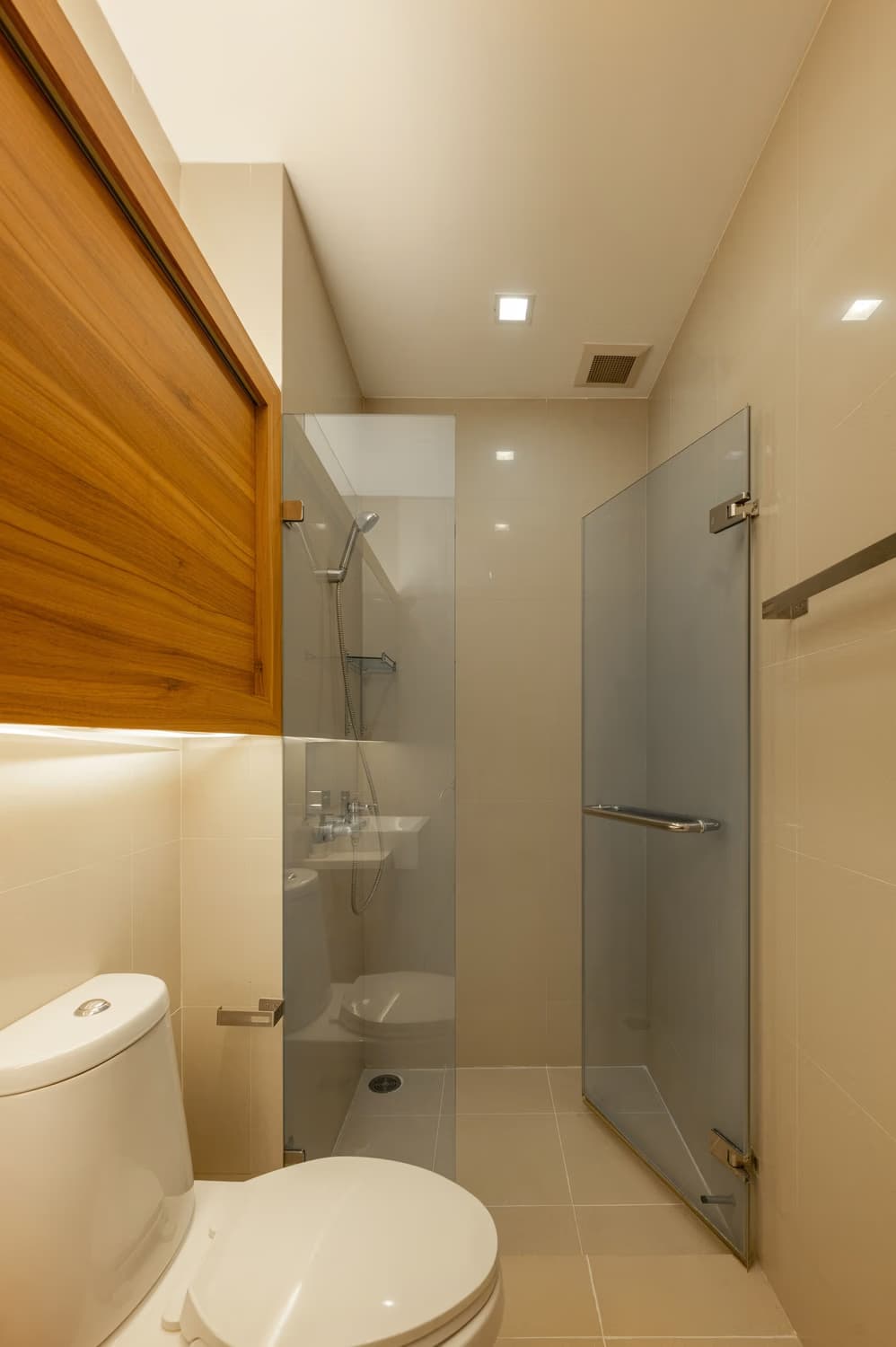 Condo for Sale at Noble Reveal - Image 11