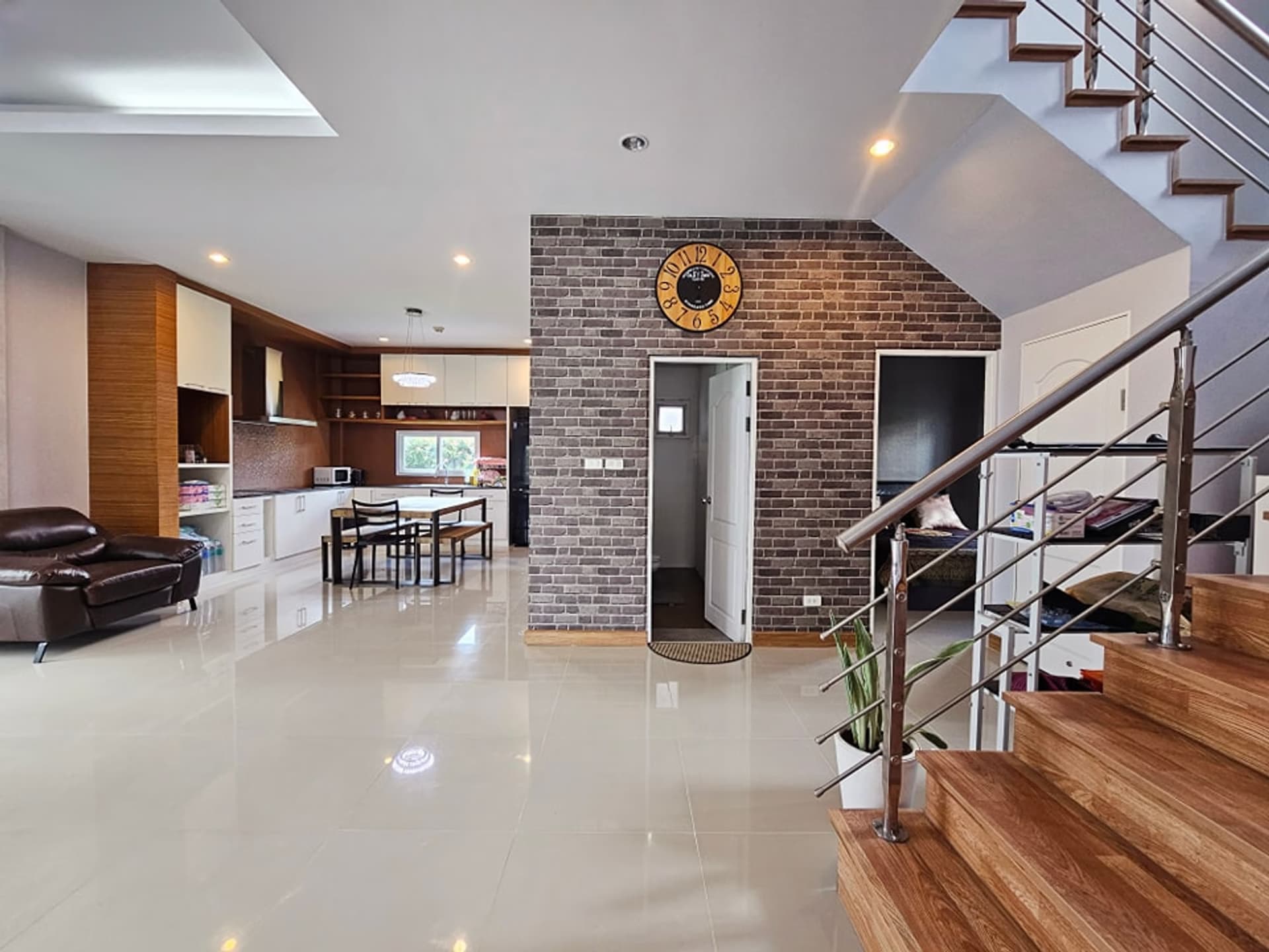 4 Bed House for Rent and Sale in Hang Dong - Image 6