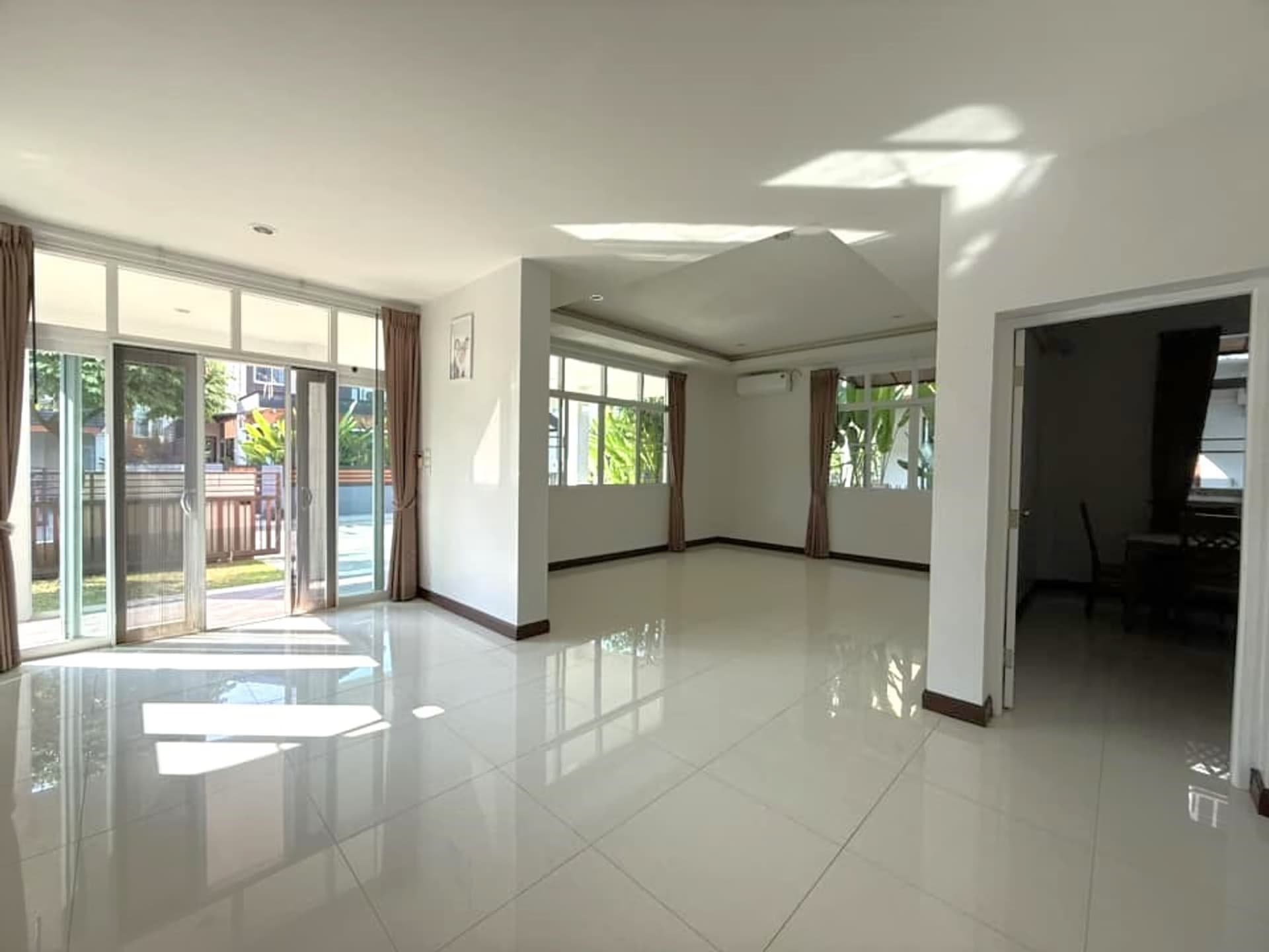 4 Bed House for Rent and Sale in อำเภอเมืองเชียงใหม่ - Image 6