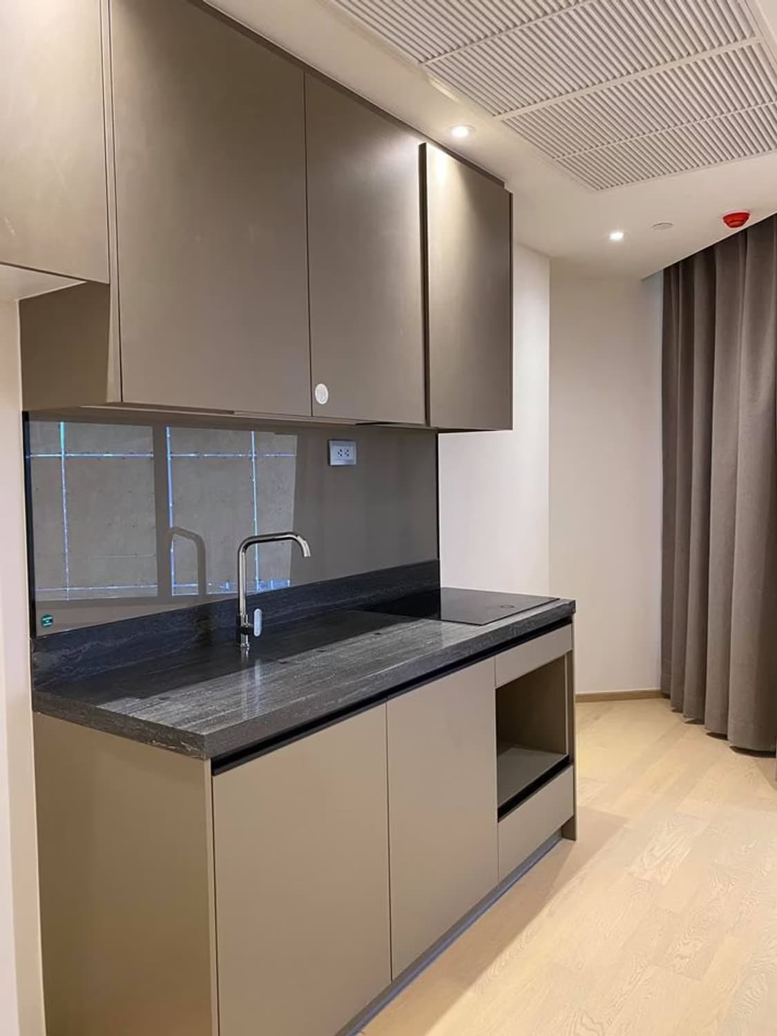 2 Bed Condo for Sale in Din Daeng - Image 2