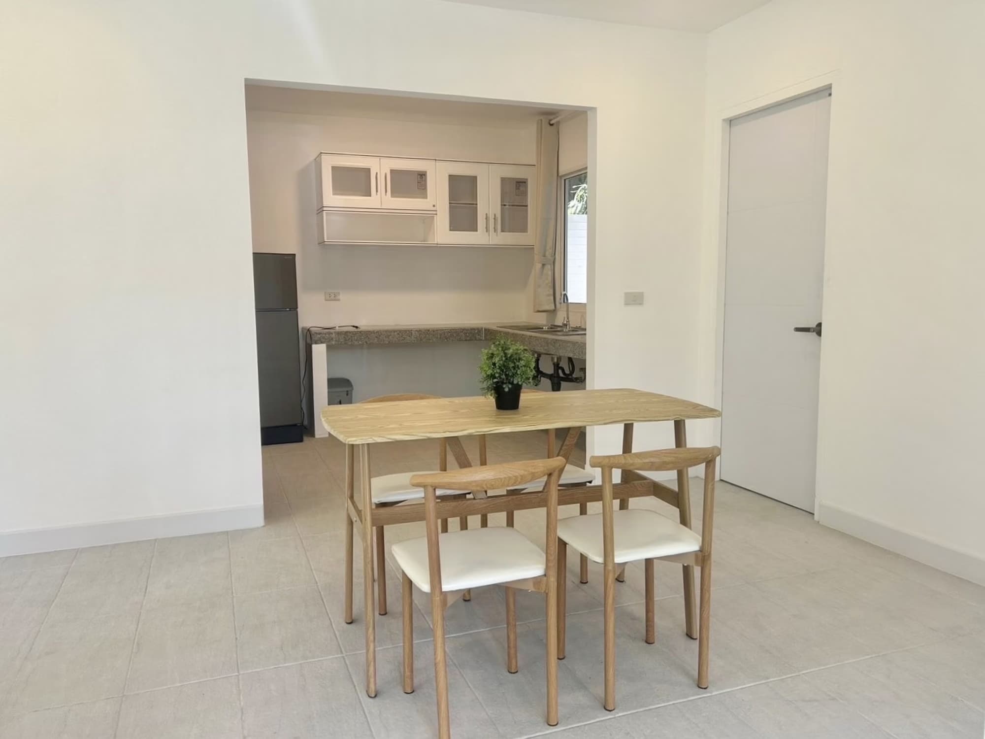 3 Bed House for Rent in Saraphi - Image 3