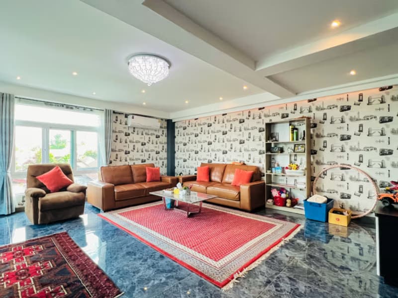 6 Bed House for Sale in Mueang Chiang Mai