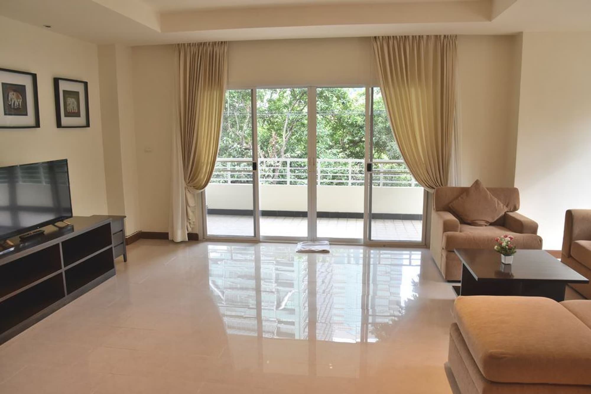 3 Bed Condo for Rent in Sathon - Image 2