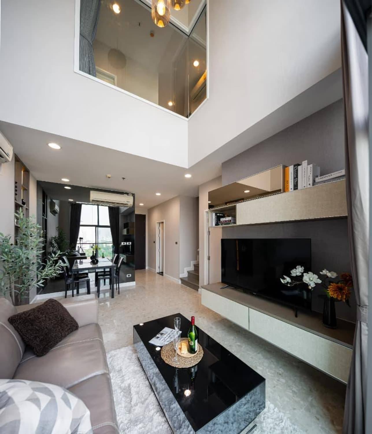 2 Bed Condo for Sale in Khlong Toei - Image 2