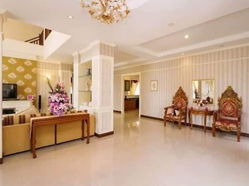 7 Bed House for Rent and Sale in San Sai District