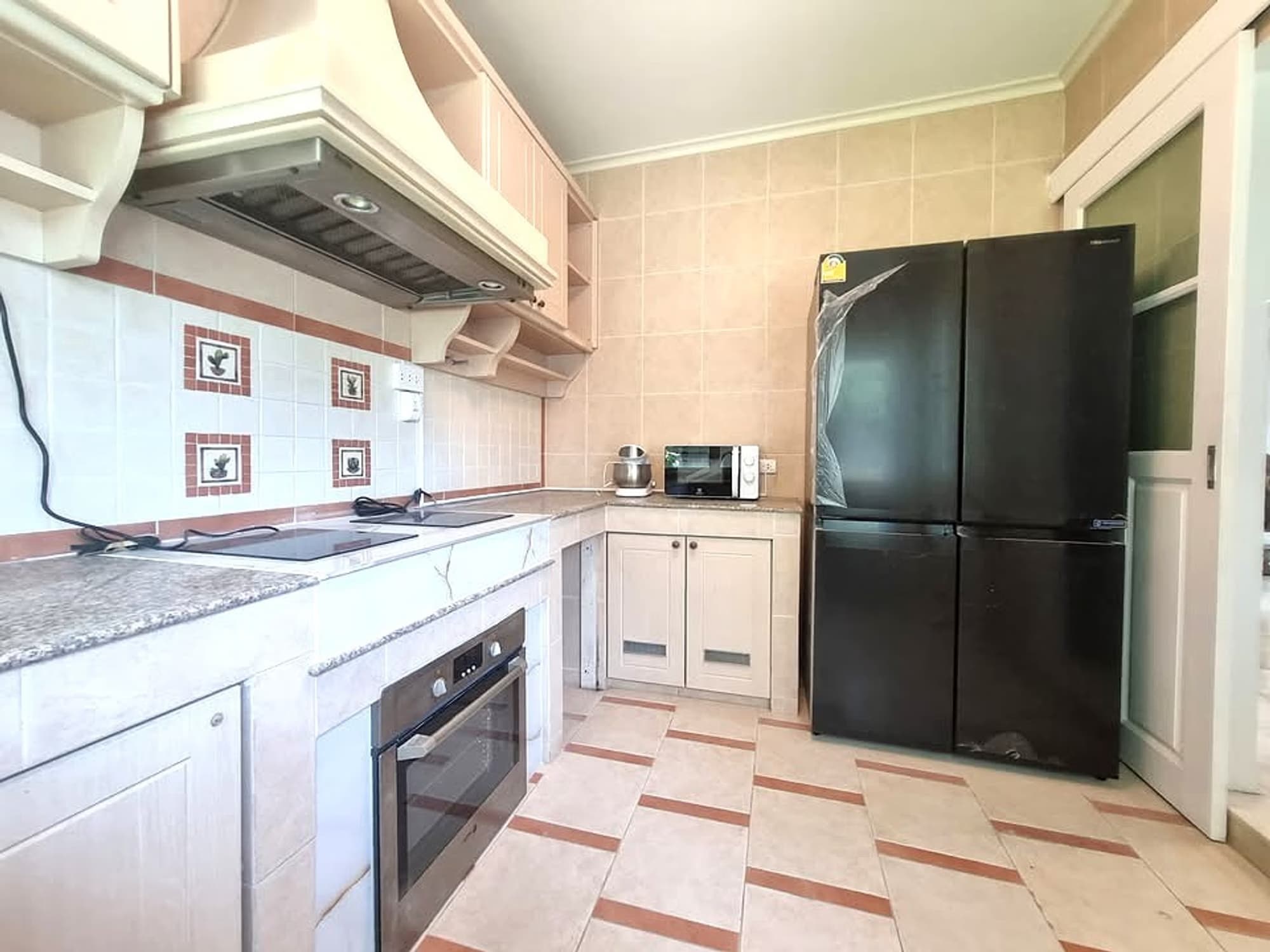 7 Bed House for Rent and Sale in Hang Dong - Image 5