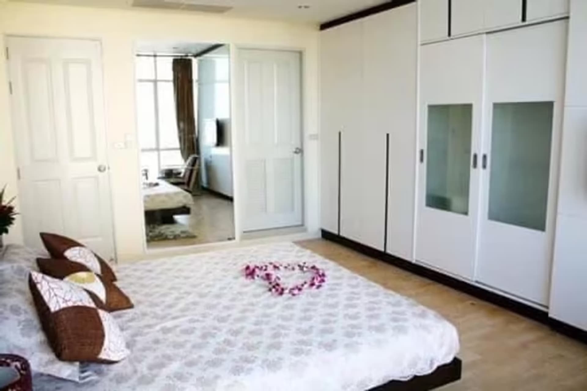 Condo for Rent at Baan Sathorn Chaophraya - Image 6