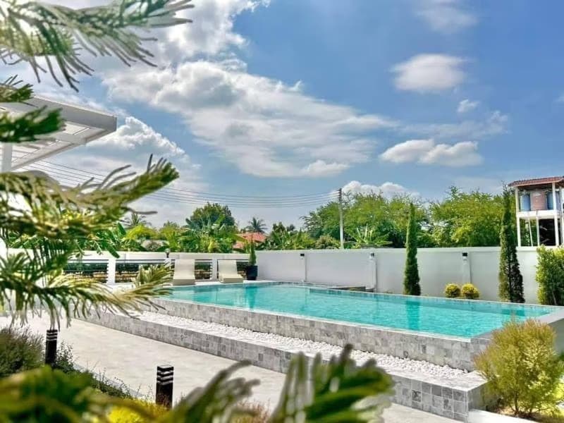 4 Bed House for Sale in Bang Lamung District