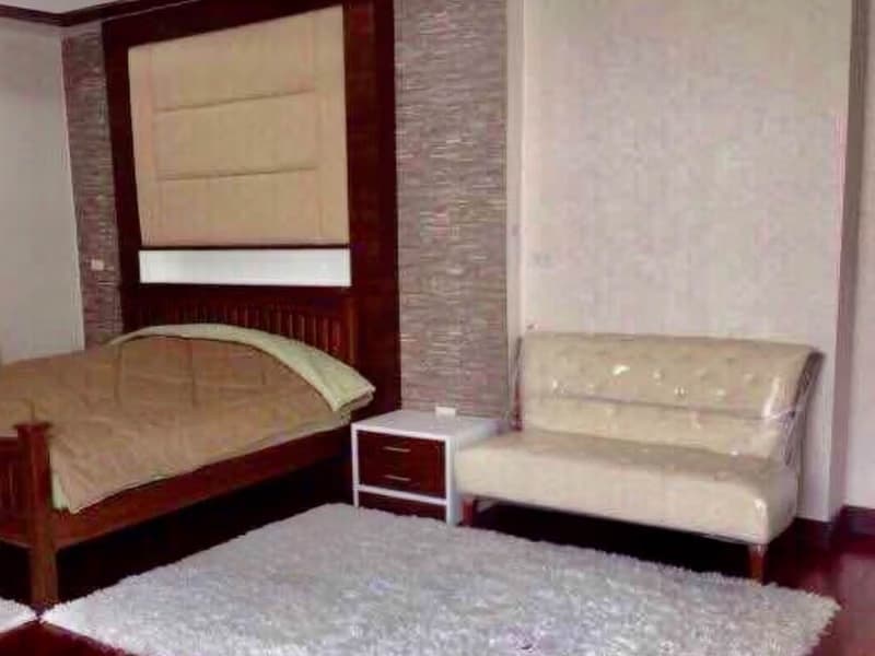 6 Bedroom House