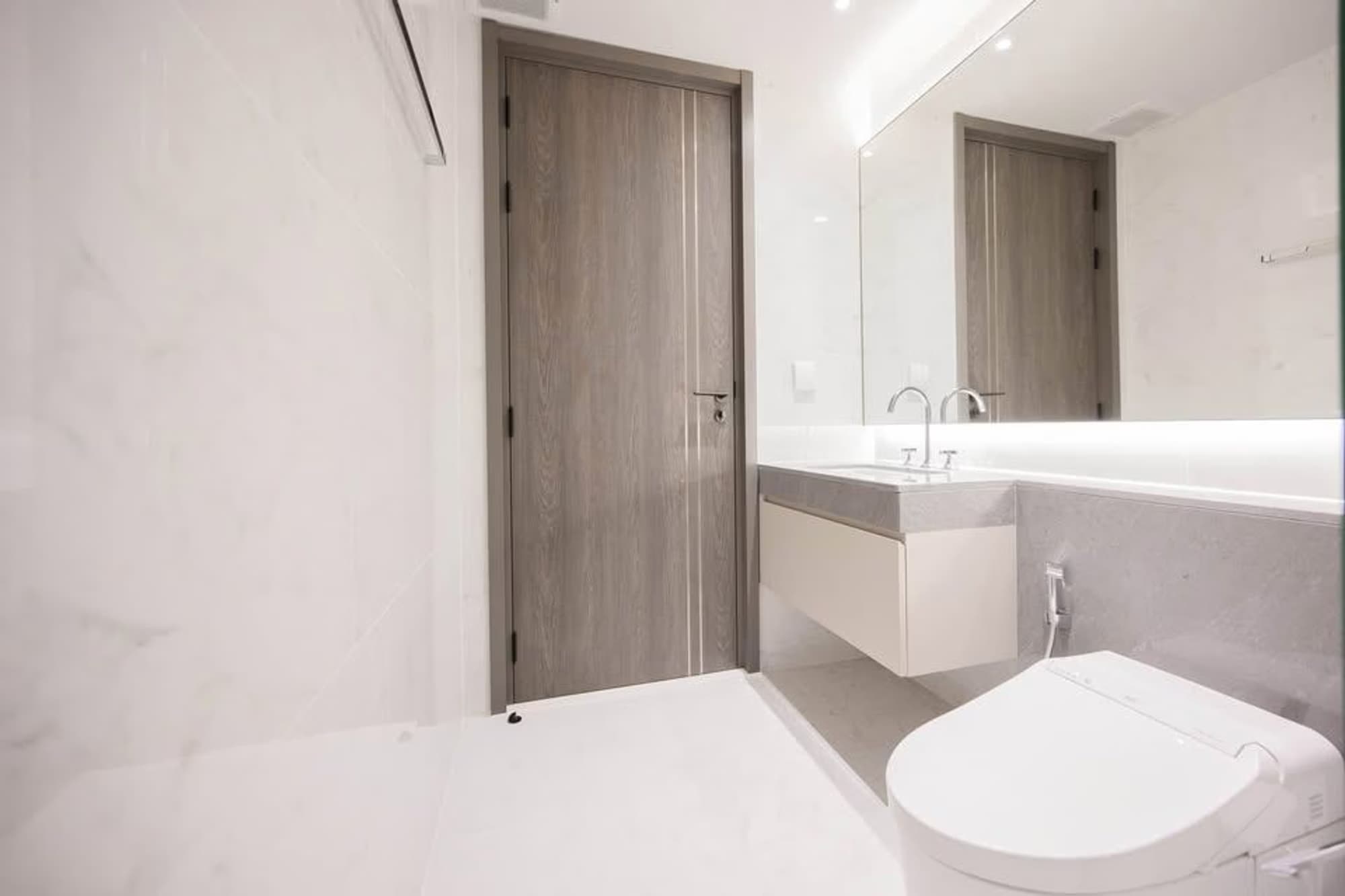 2 Bed Condo for Rent in Pathum Wan - Image 7