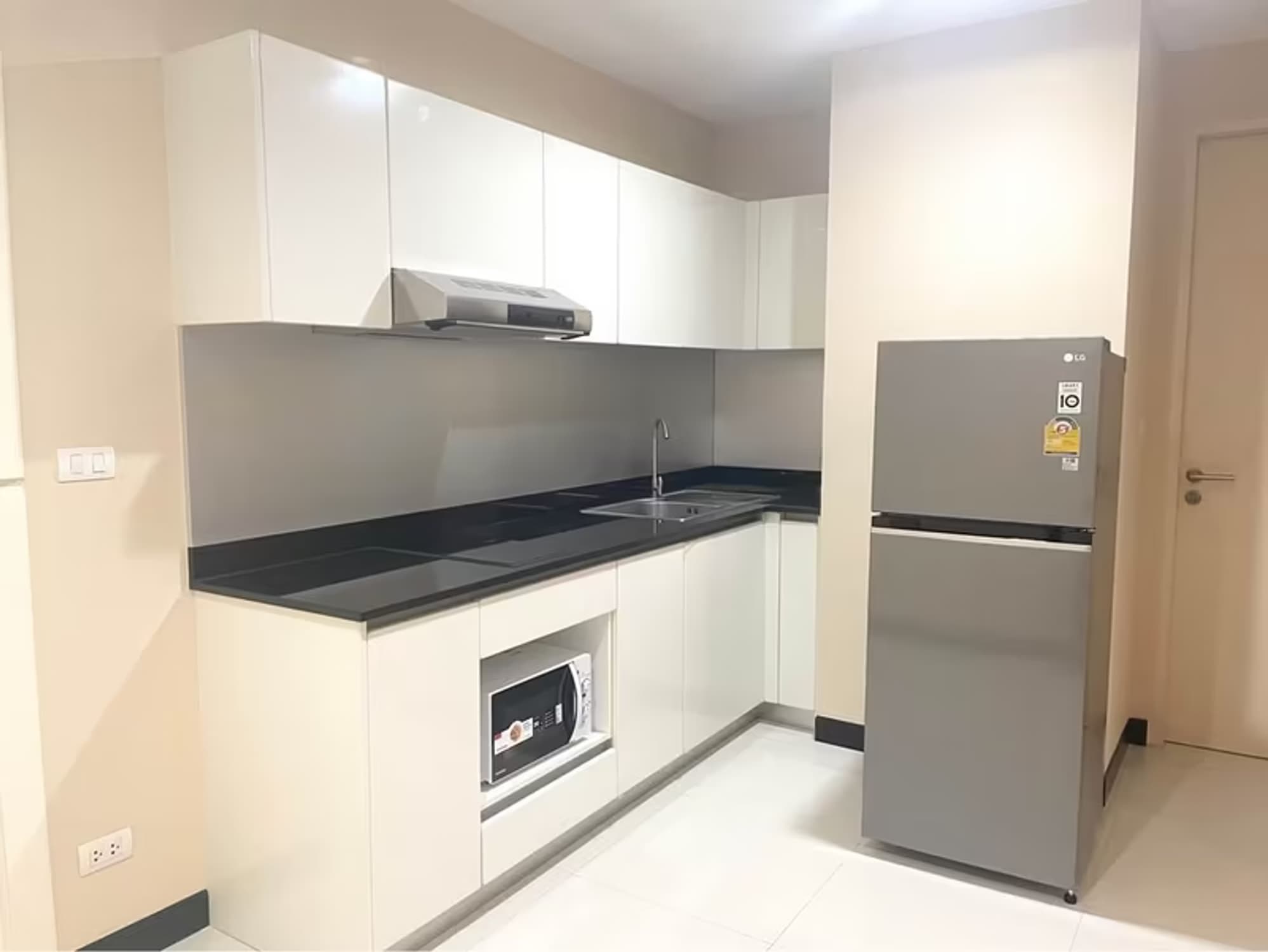 Condo for Sale at VOQUE Condo Sukhumvit 16 - Image 14