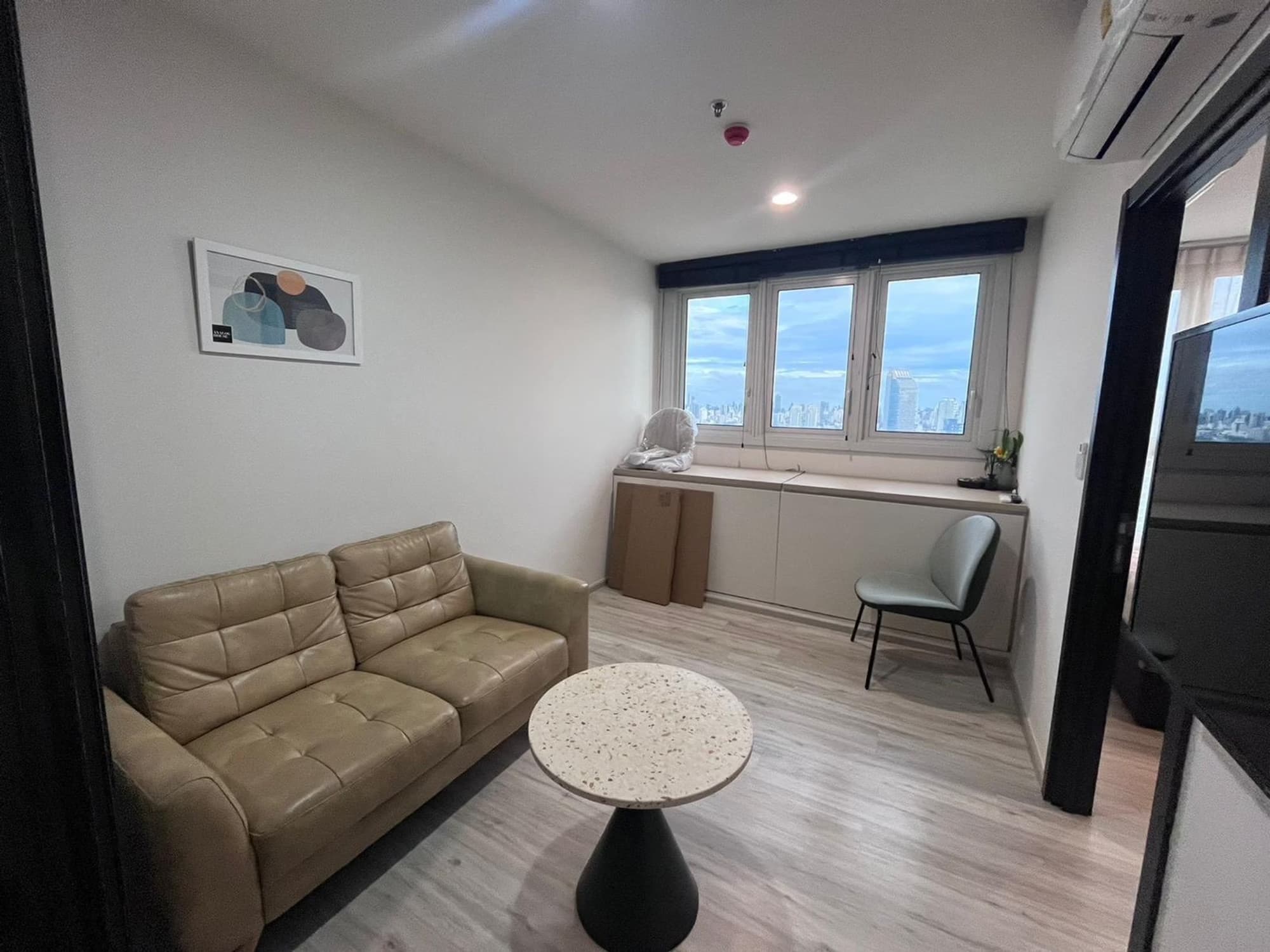 1 Bed Condo for Sale in Huai Khwang - Image 1
