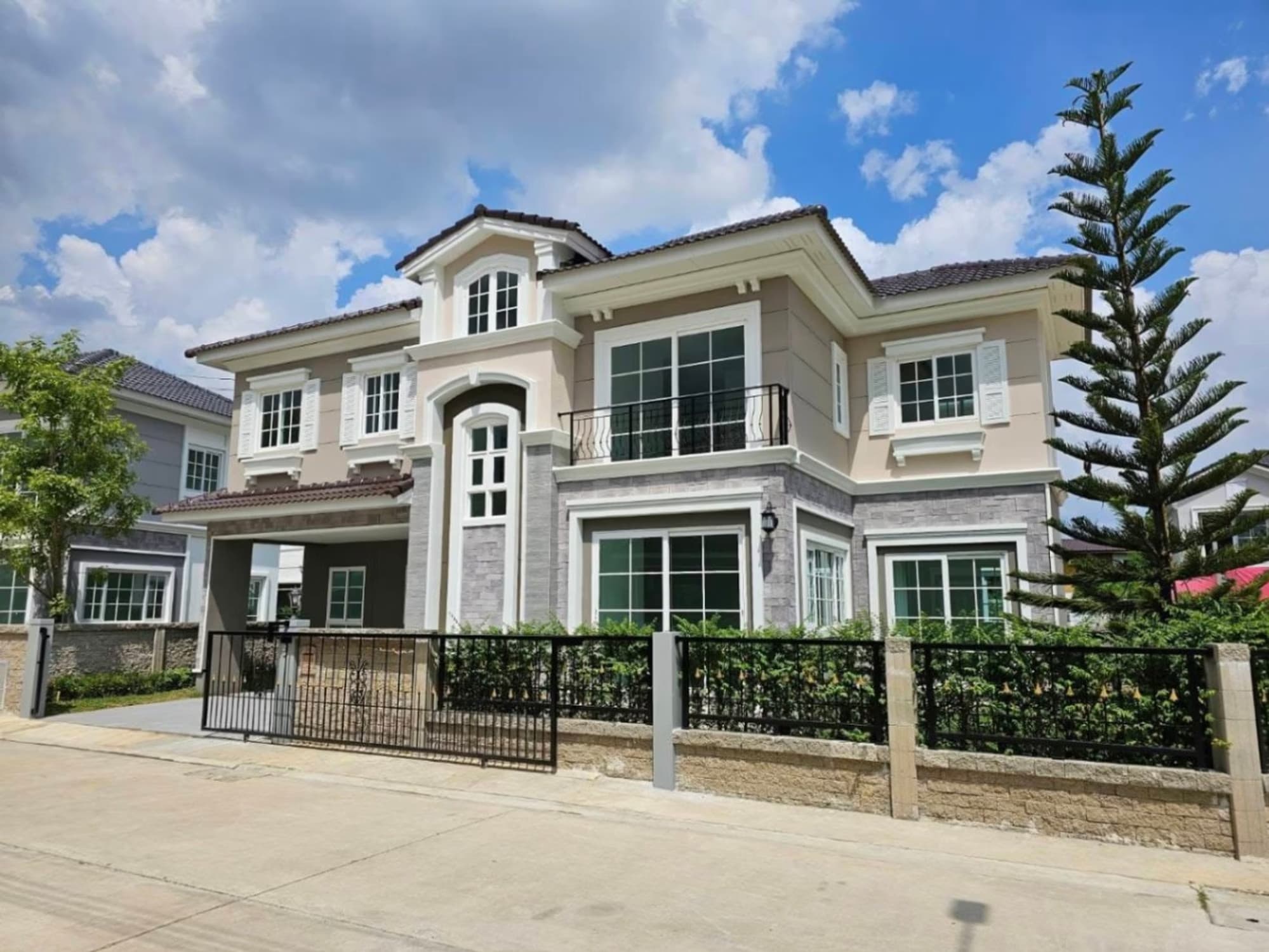 4 ห้องนอน บ้าน สำหรับ จำหน่าย ใน เมืองสมุทรปราการ - Image 1