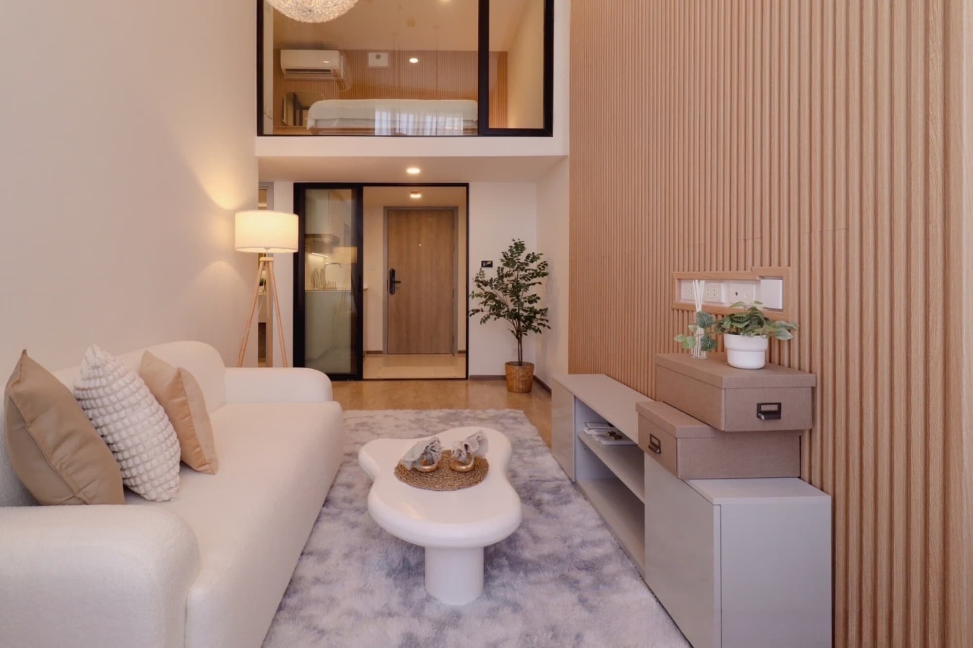 2 Bed Condo for Rent and Sale in Huai Khwang - Image 1