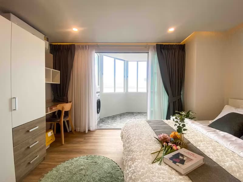 1 Bedroom Condo