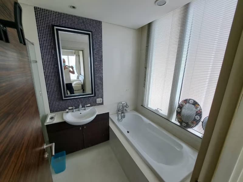 2 Bed Condo for Rent in Khlong San