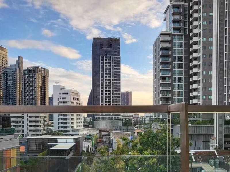 Condo for Rent at LIV@49