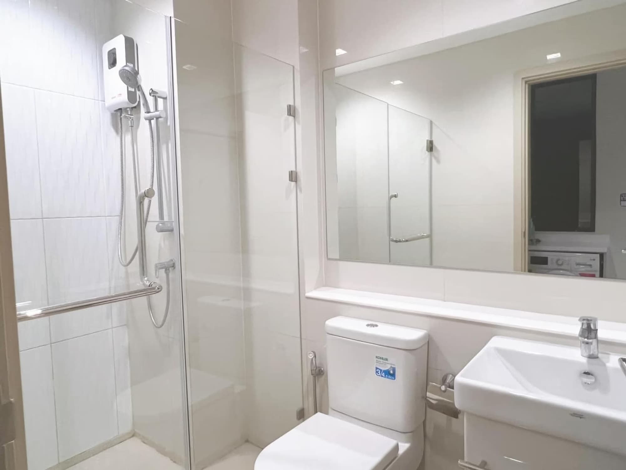 Condo for Rent at Life One Wireless - Image 7
