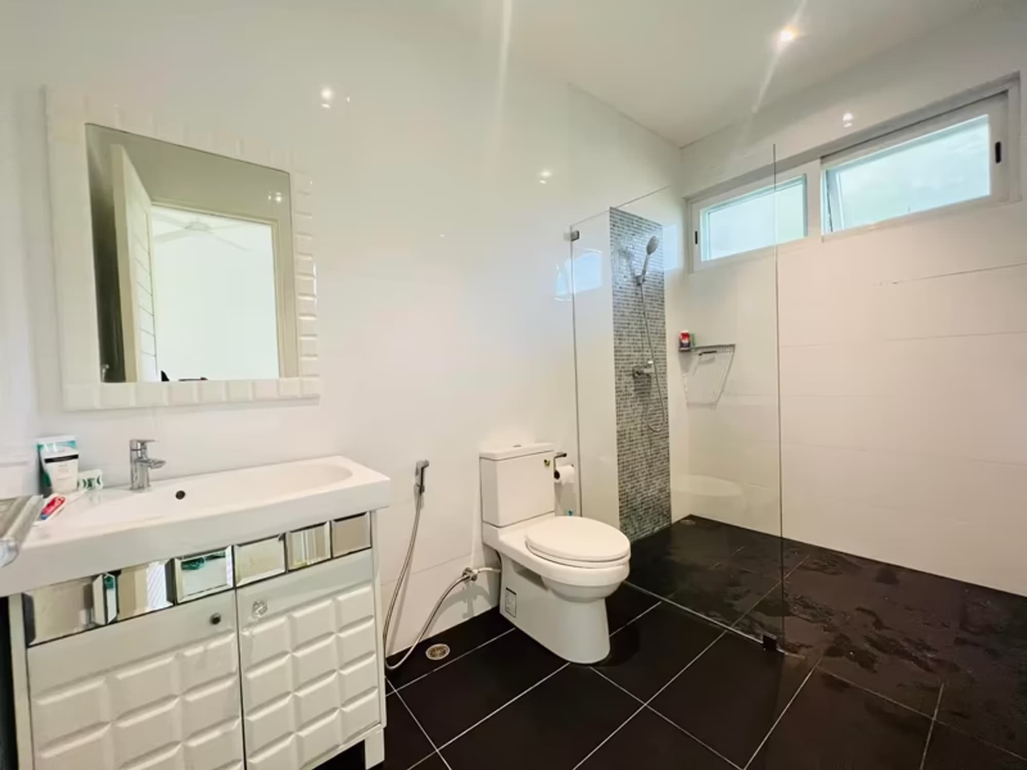 4 Bedroom House - Image 35