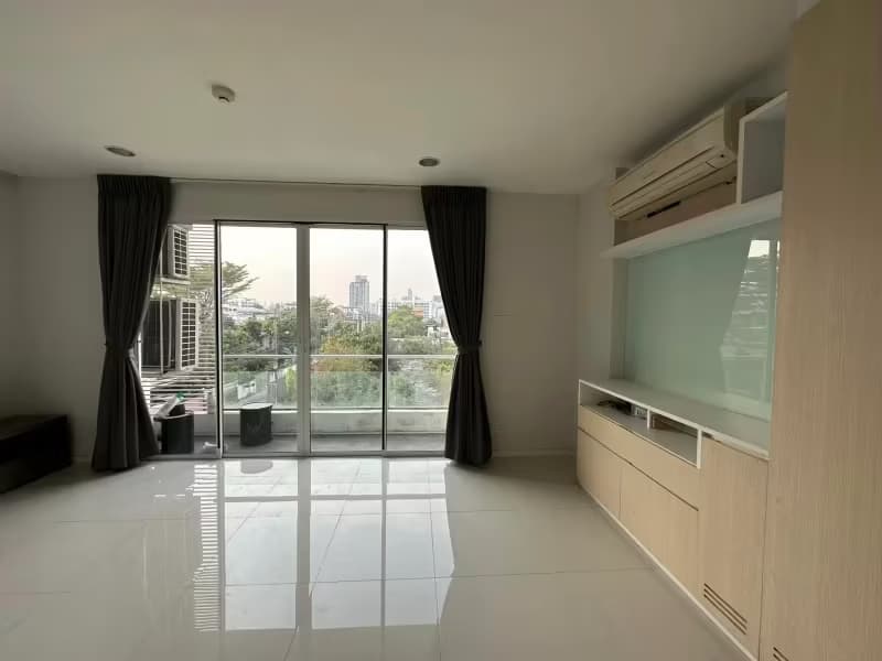 1 Bedroom Condo