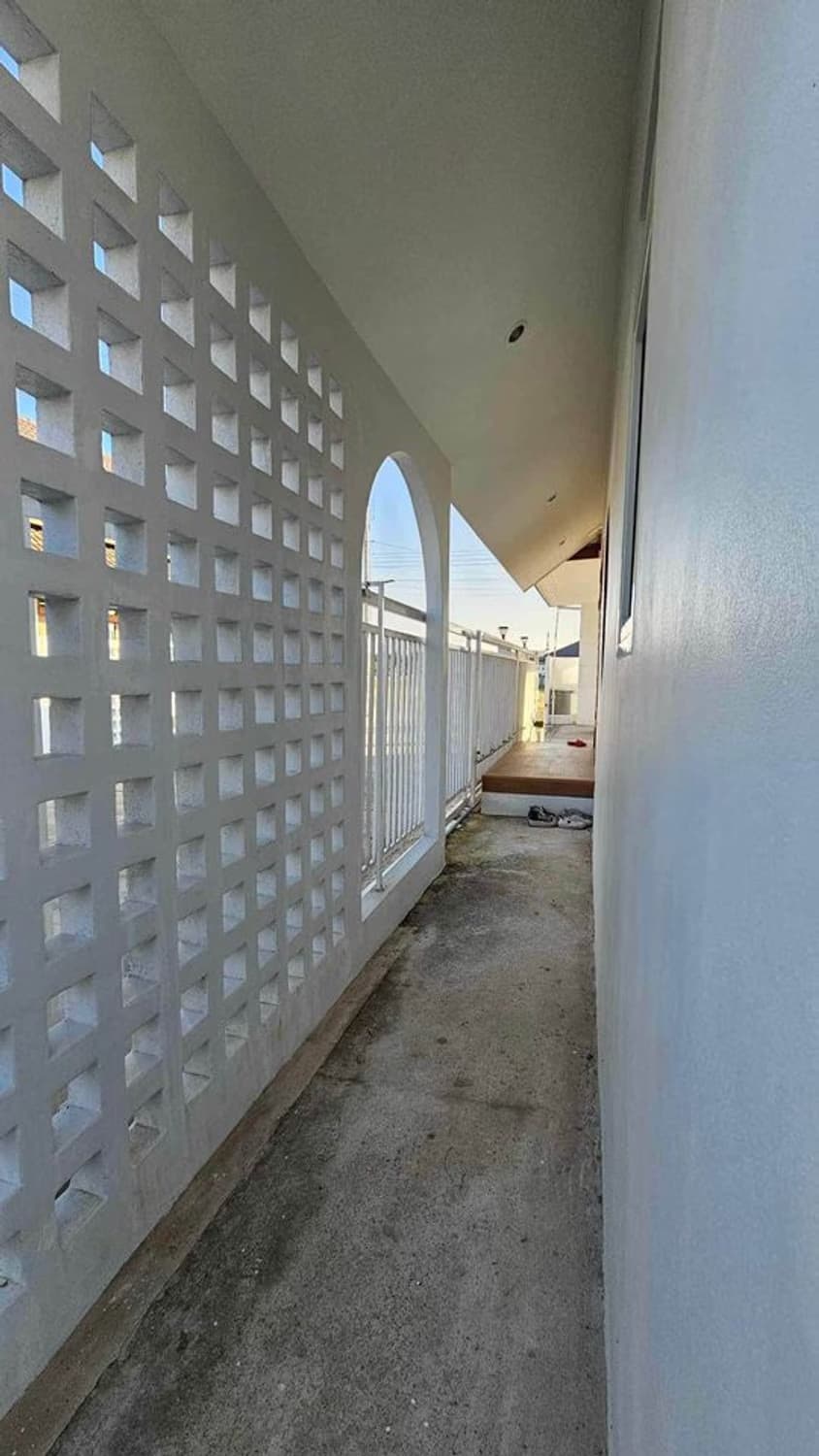  - Image 4