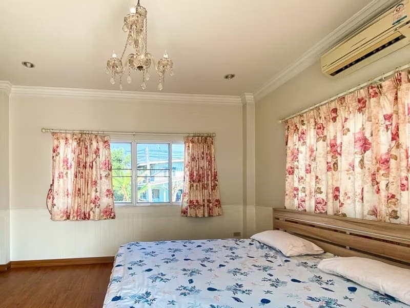 6 Bedroom House