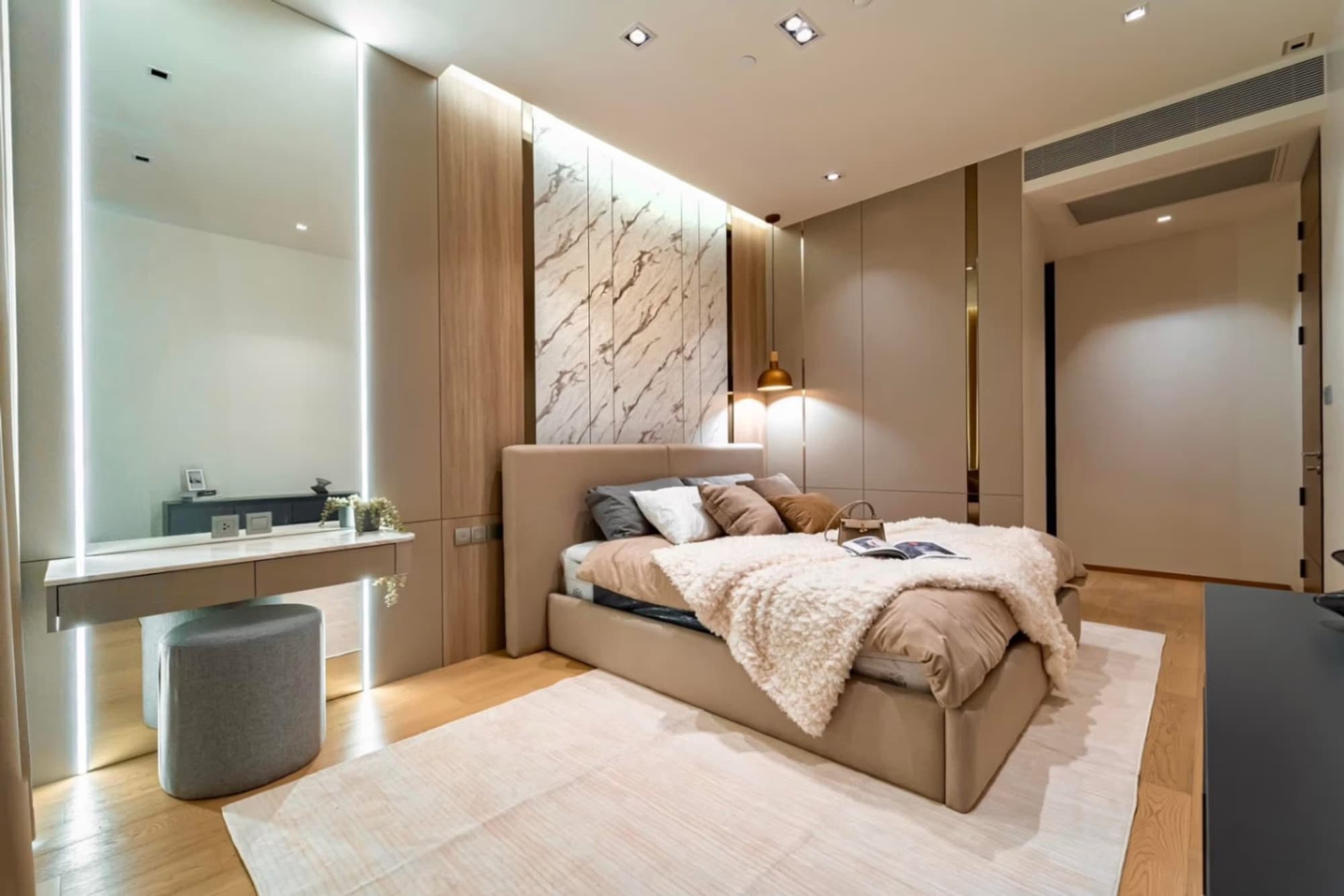 2 Bed Condo for Rent in Pathum Wan - Image 6