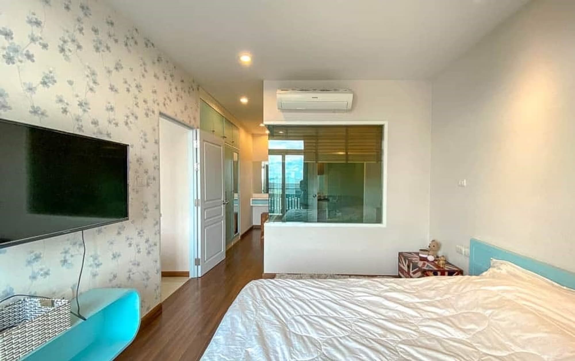 1 Bedroom Condo - Image 4