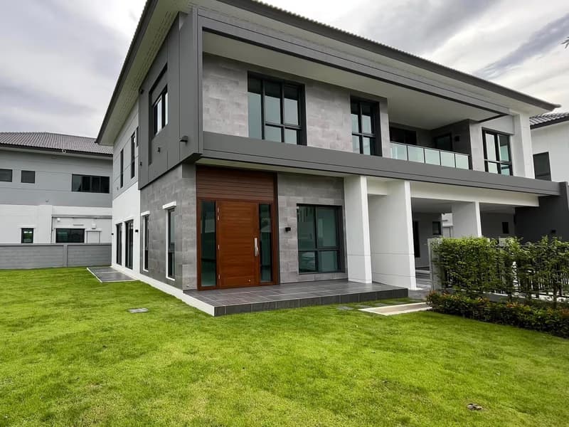 5 Bed House for Sale in Bang Phli
