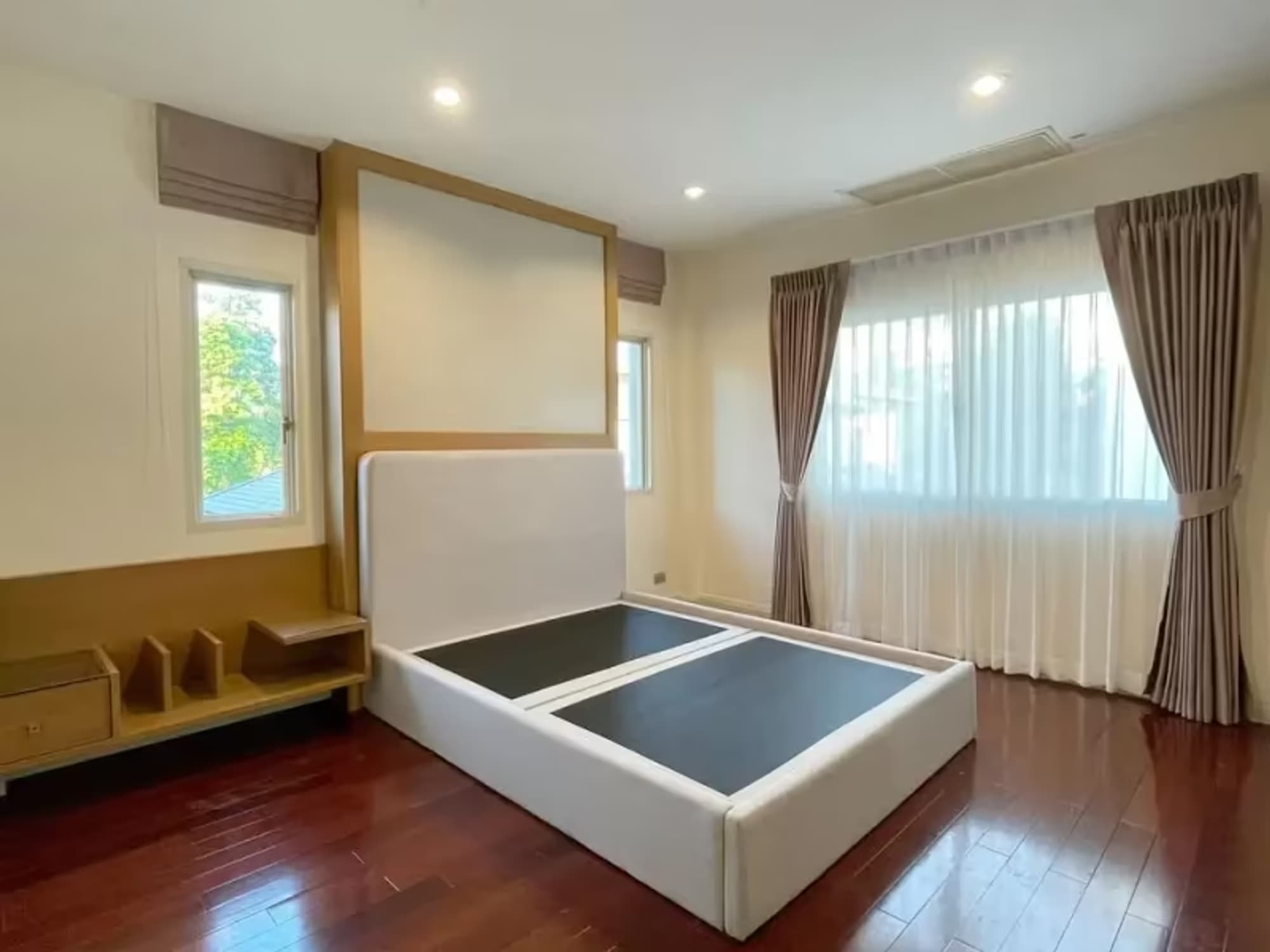 5 Bedroom House - Image 5