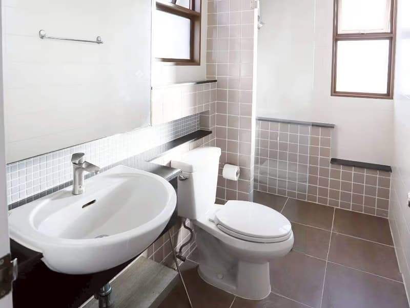 3 Bed Townhouse for Rent and Sale in Phra Khanong