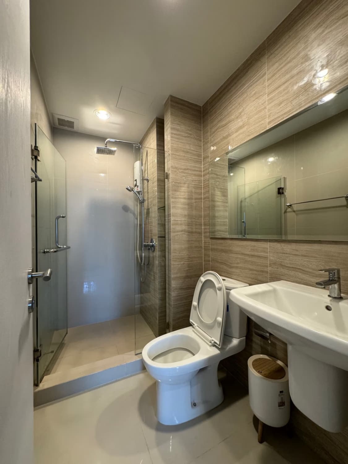 1 Bed Condo for Sale  Near Bearing BTS - Image 4