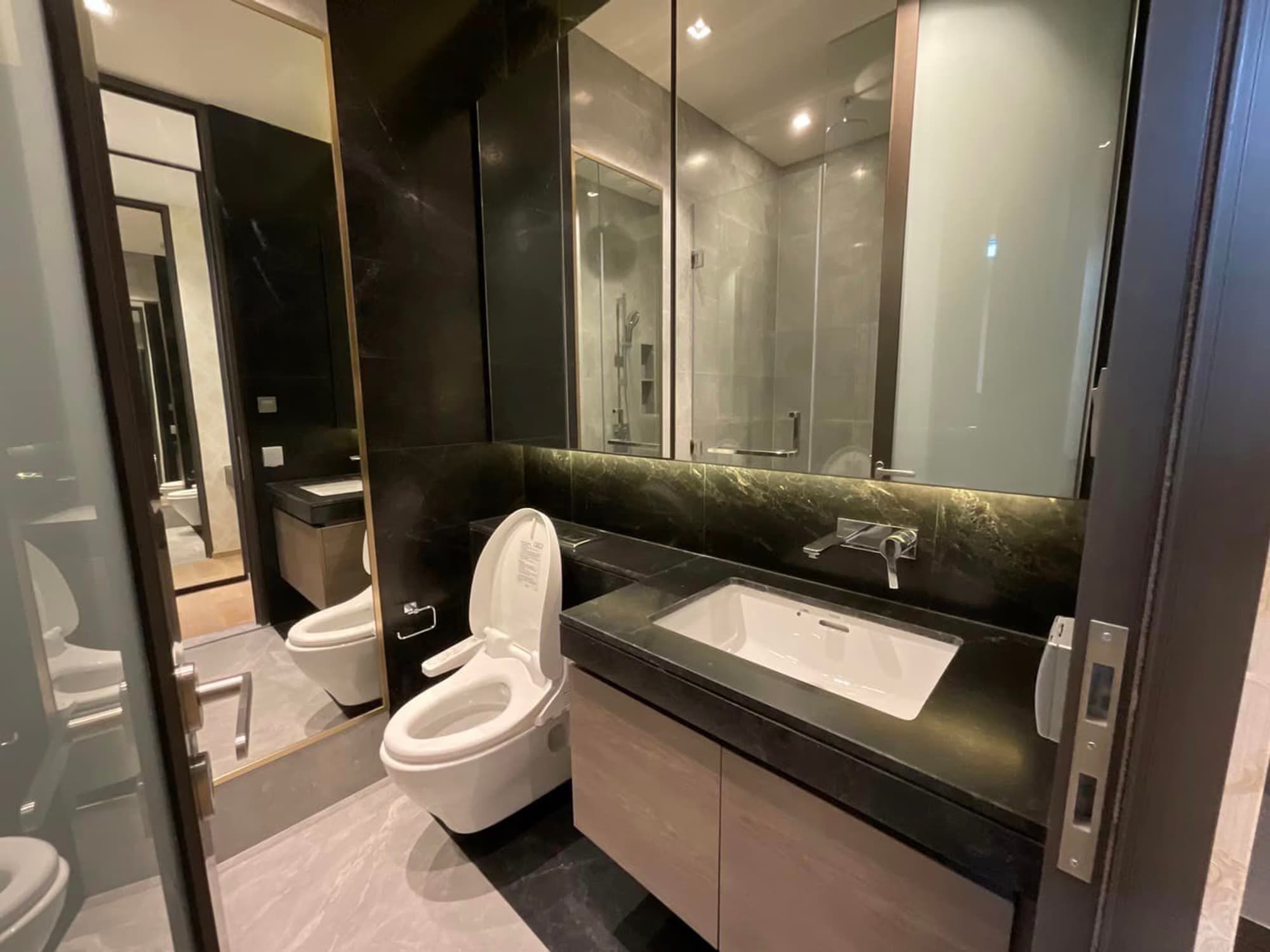 Condo for Rent at 28 Chidlom by SC Asset - Image 13