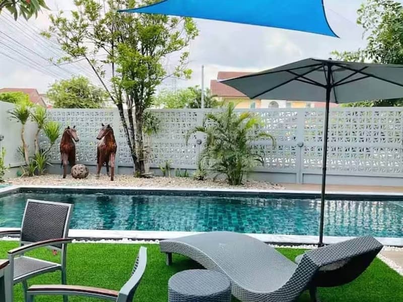 6 Bed House for Rent in San Sai