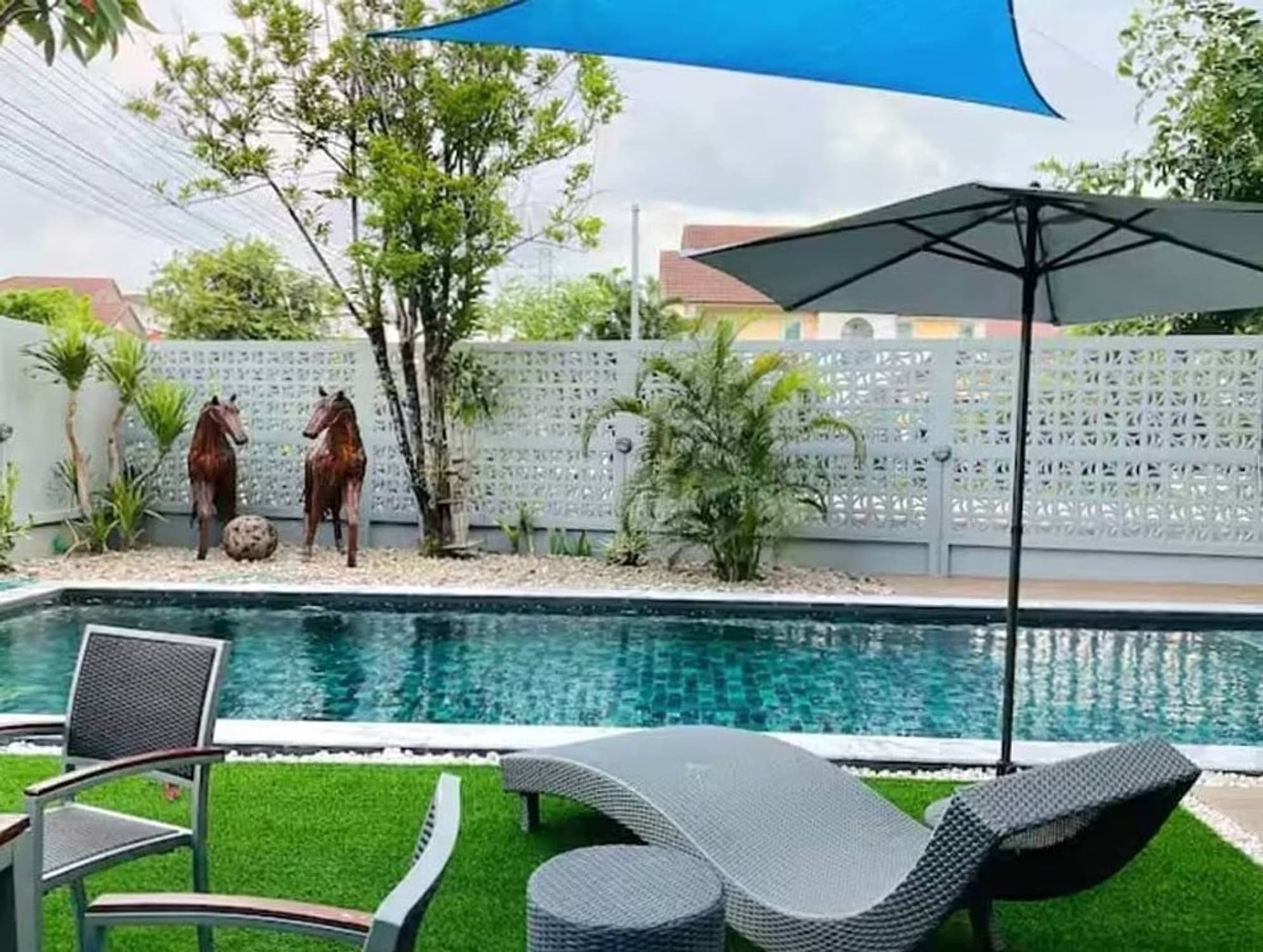 6 Bed House for Rent in San Sai - Image 5