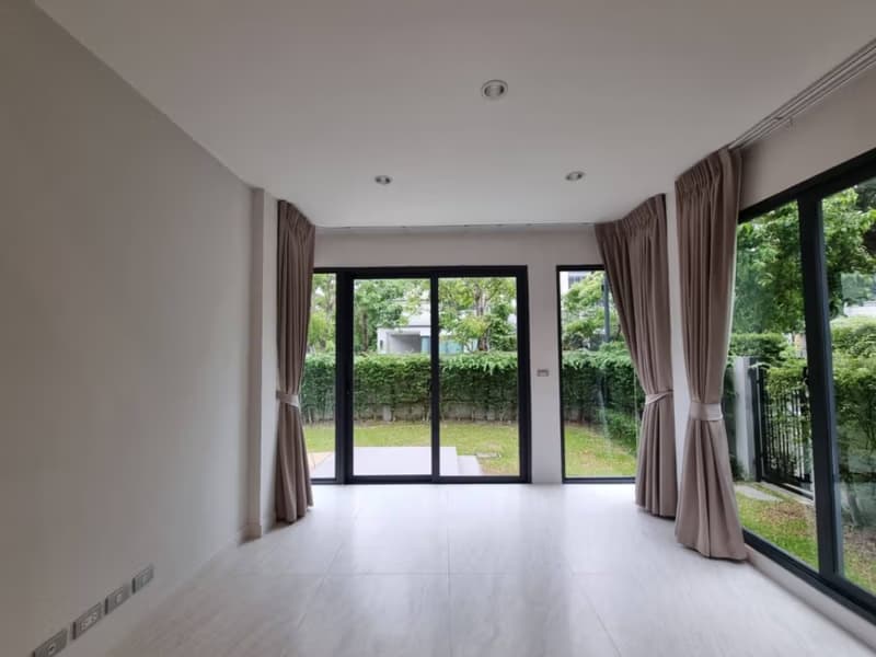 4 Bed House for Rent in Prawet