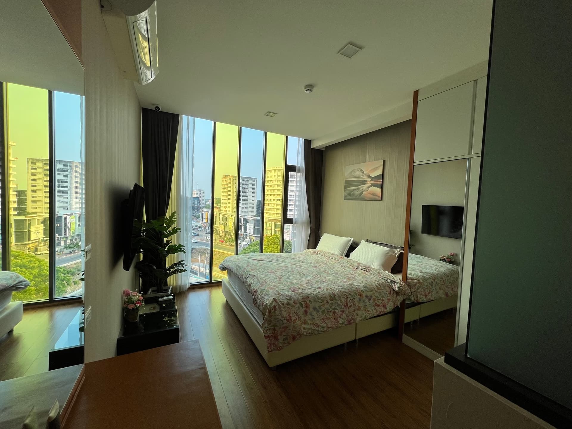 Condo for Rent, Sale at Stylish Condo - Image 20