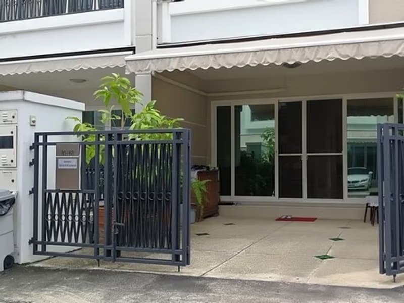 3 Bed Townhouse for Rent in Bang Kho Laem