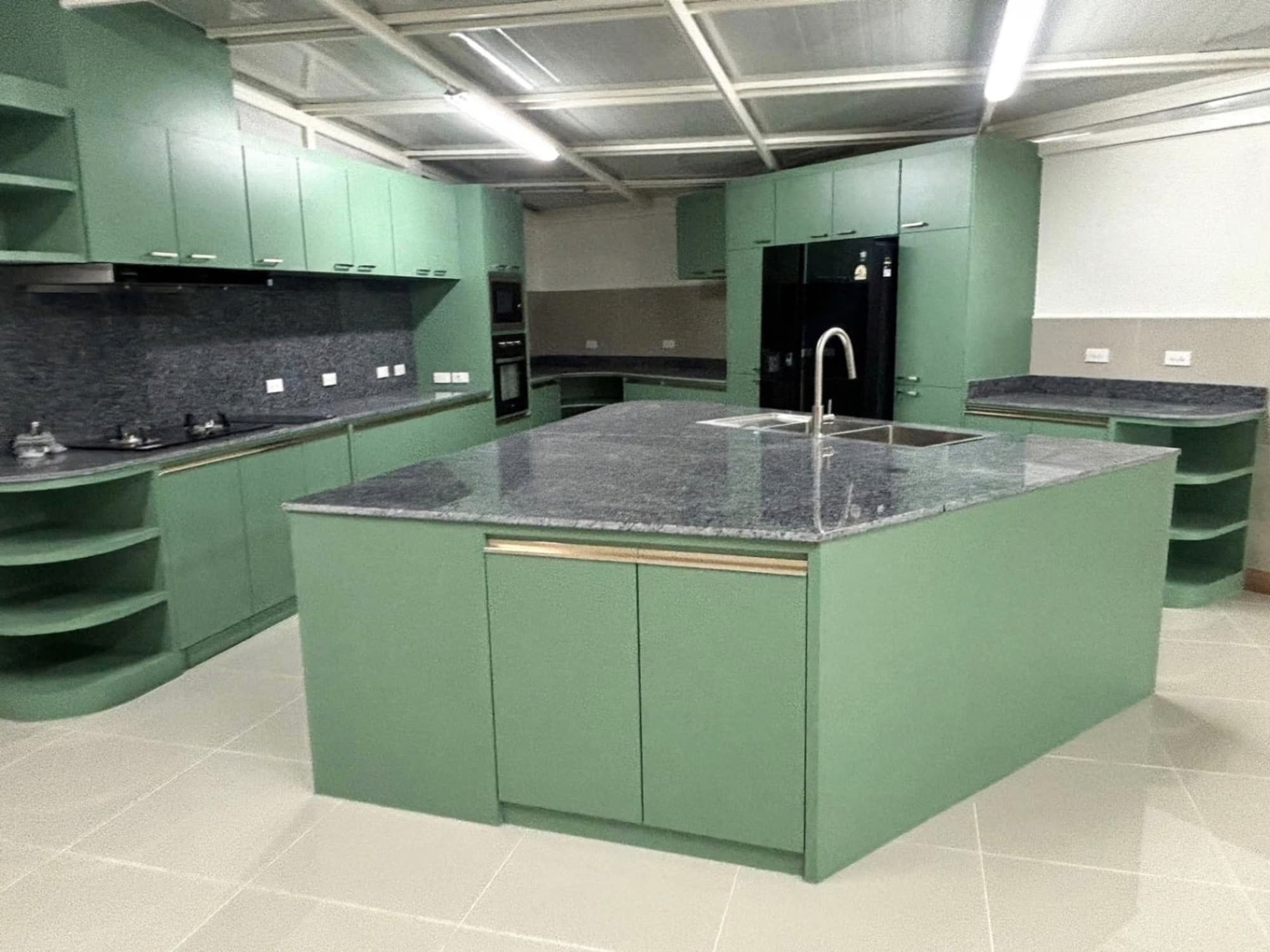 3 Bed House for Rent and Sale in Saraphi - Image 5