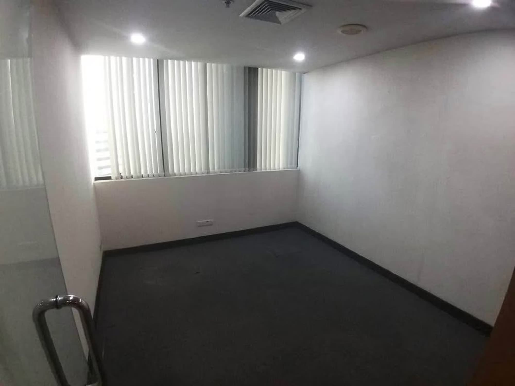 1 Bed Commercial for Rent in Bang Na - Image 7