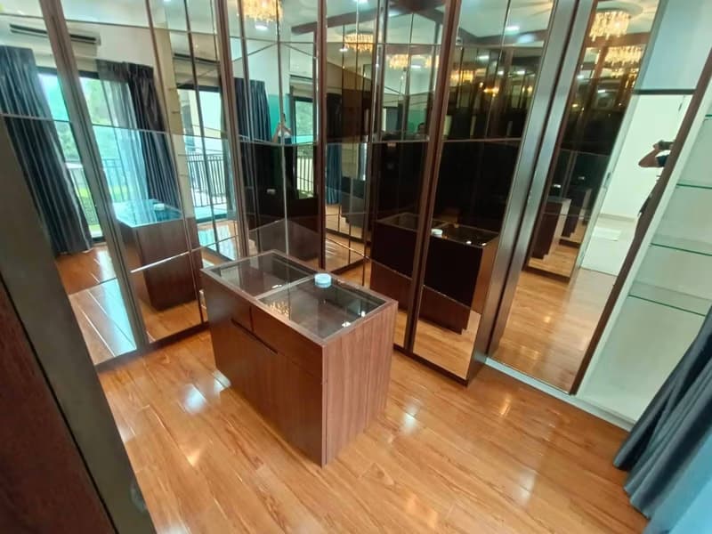 4 Bed House for Rent and Sale in Bang Kapi