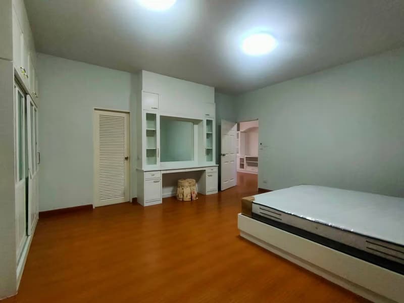 4 Bed House for Rent in Saraphi