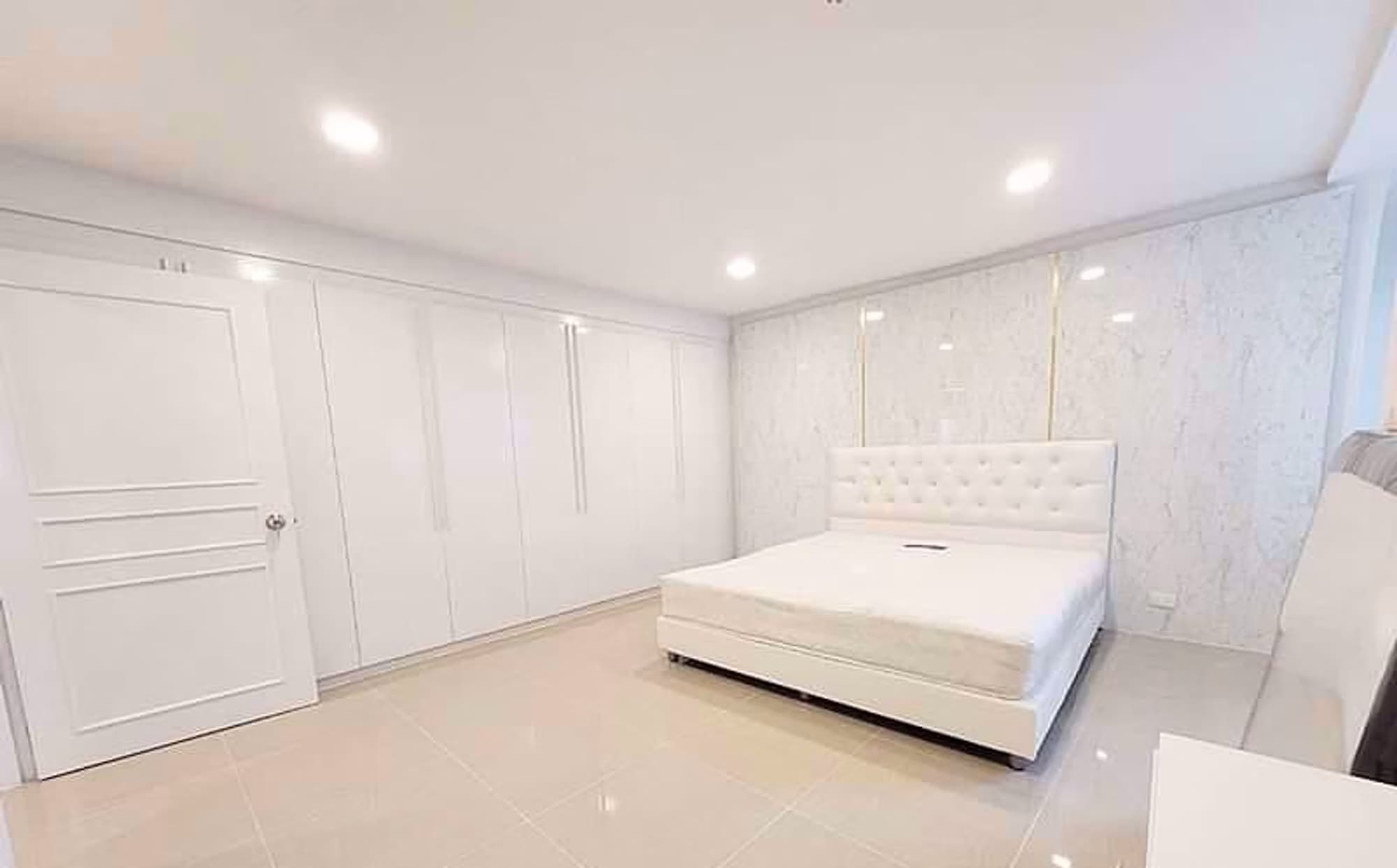 3 Bed Condo for Rent in Khlong Toei - Image 5