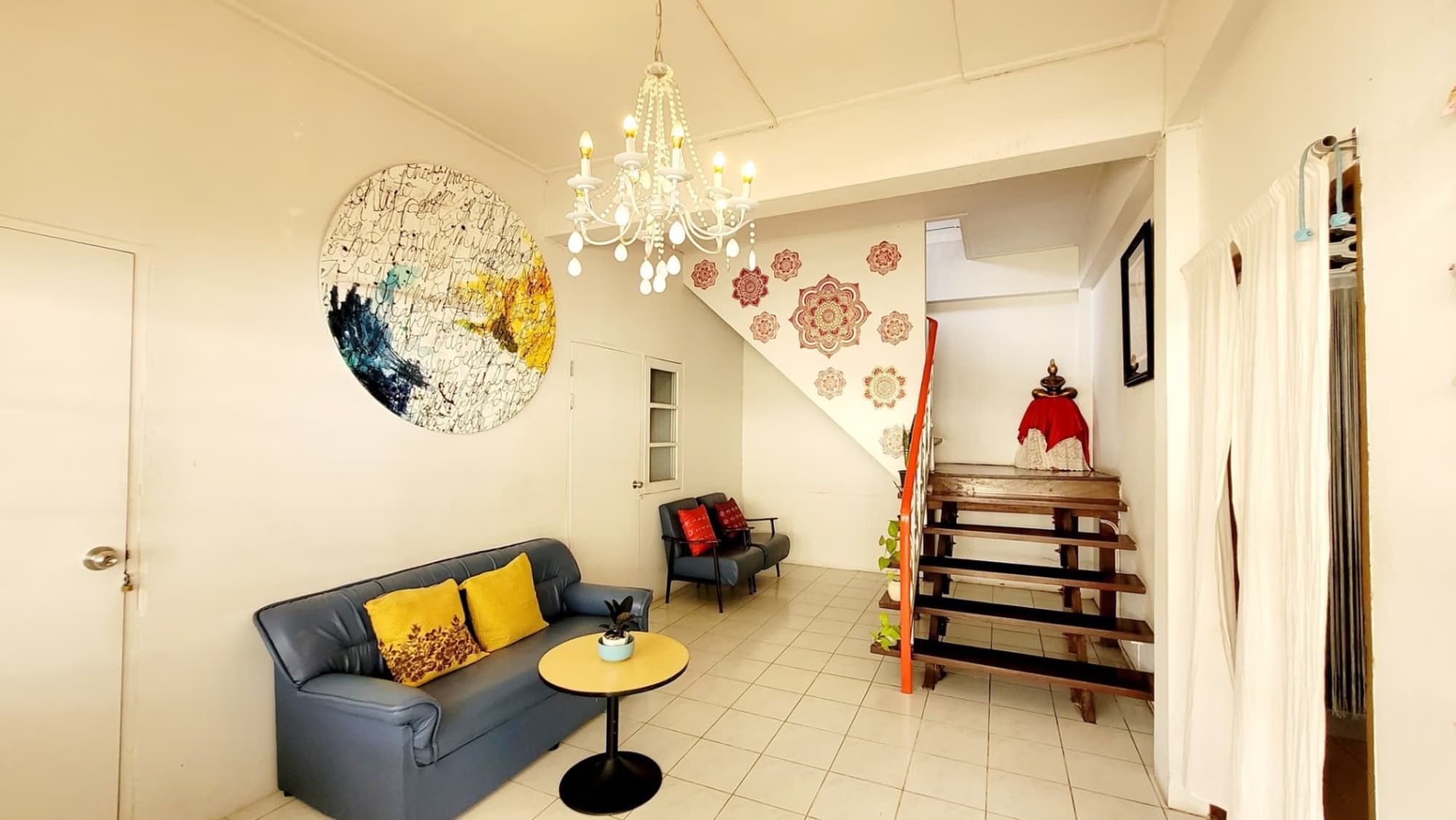 5 Bed House for Rent in Mueang Chiang Mai - Image 2