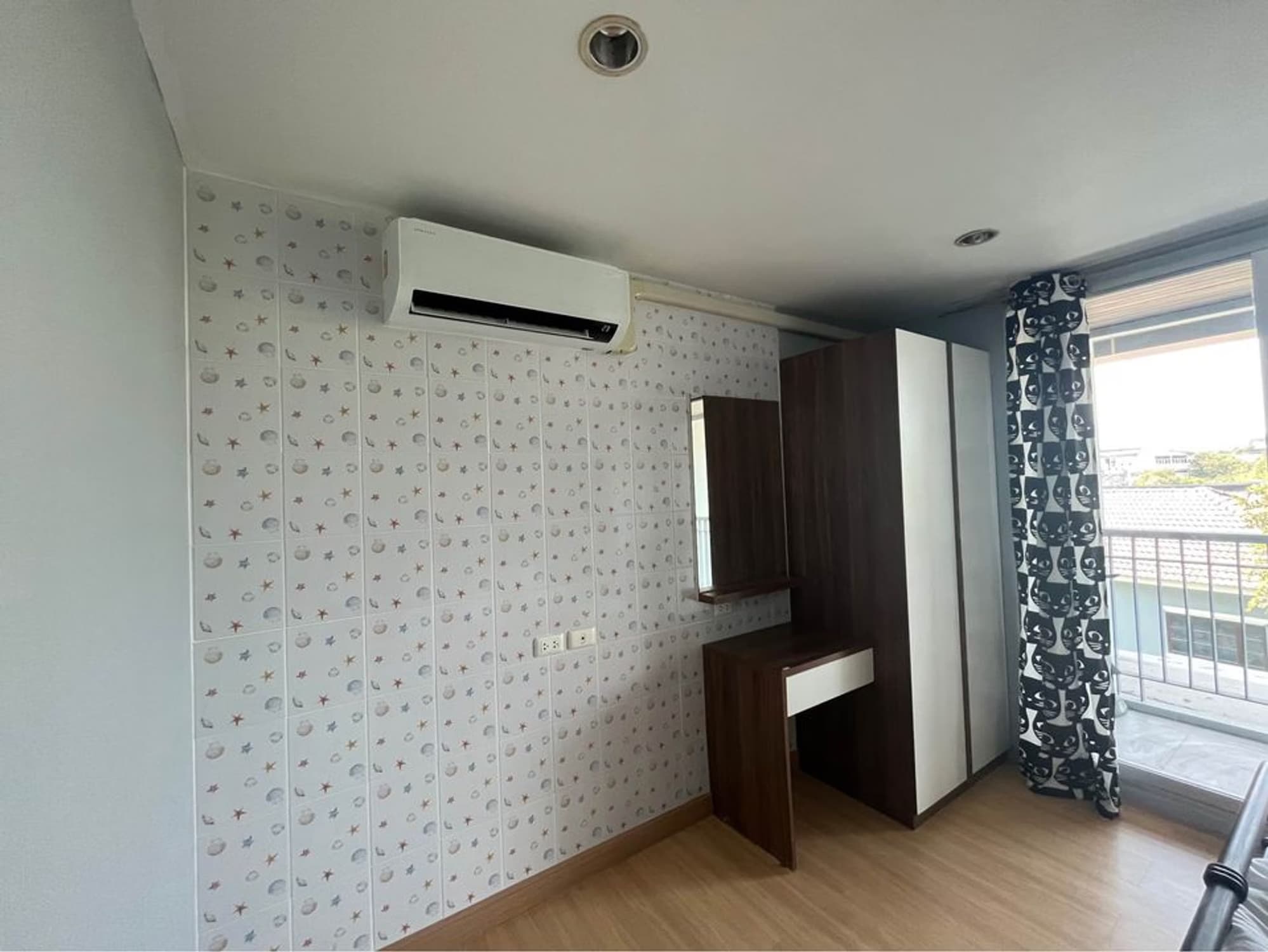 Condo for Rent at The Niche Sukhumvit 49 - Image 2