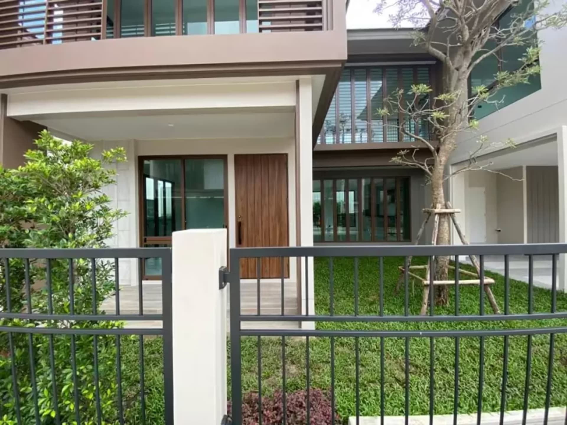 4 Bedroom House - Image 11